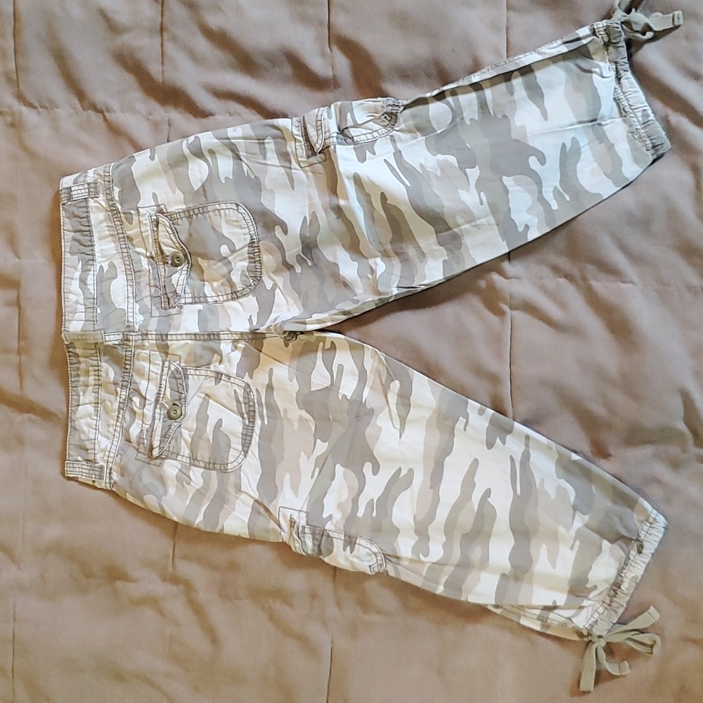 Capris - Picture 3 of 6